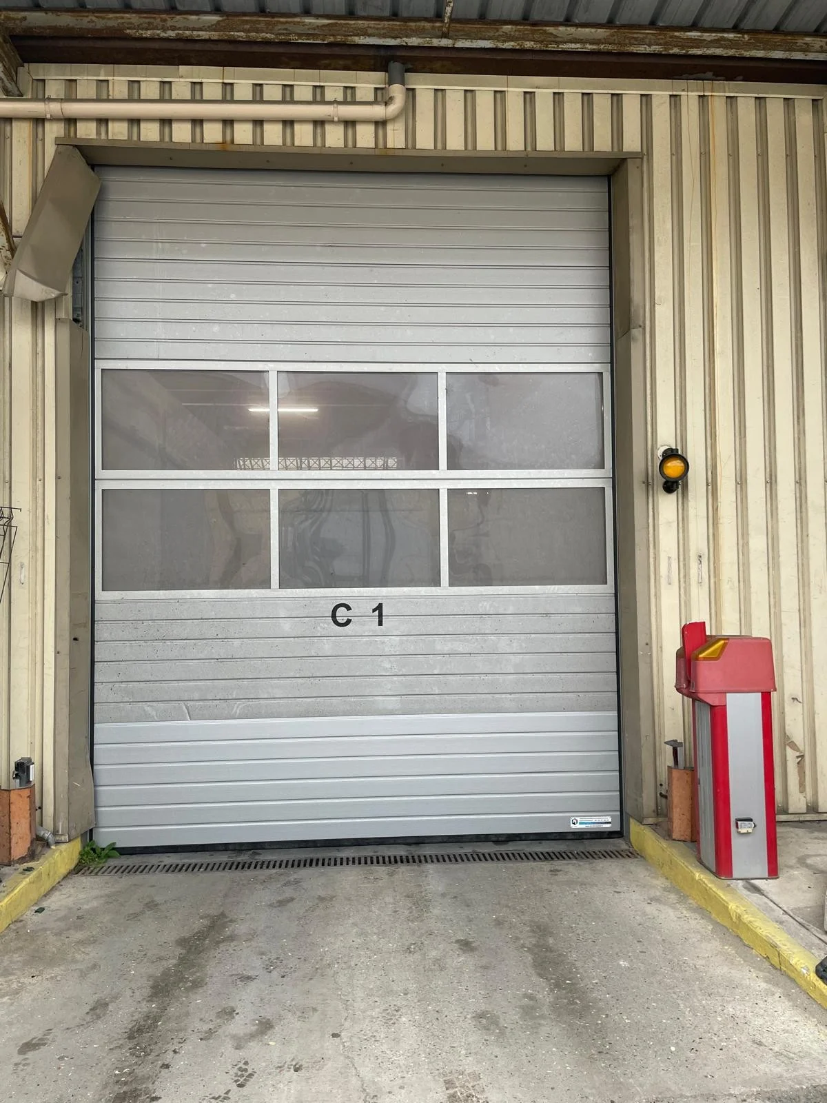 Dépannage urgence porte sectionnelle bloquée après choc, Saint-Denis (93), photo 3, CKR Fermetures
