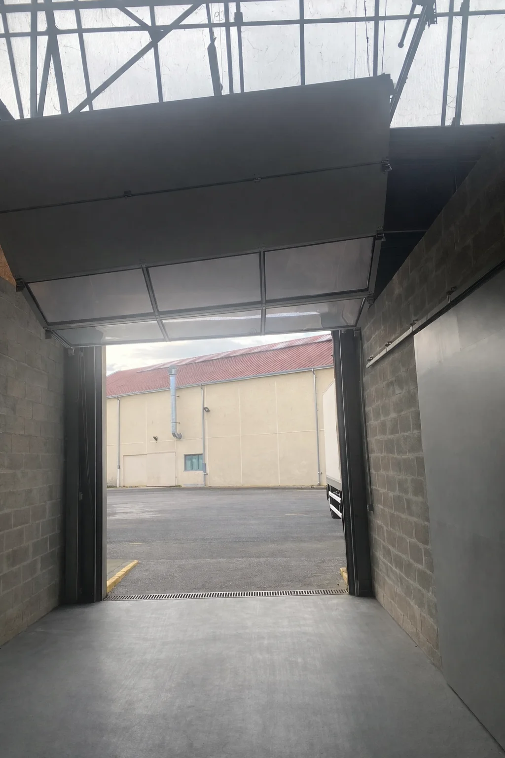Dépannage urgence porte sectionnelle bloquée après choc, Saint-Denis (93), photo 5, CKR Fermetures